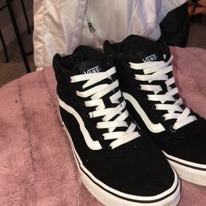 Women’s black high top vans